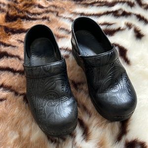 DANSKO 🖤 Professional embossed Leather clogs, comfortable, nurse waitress 37